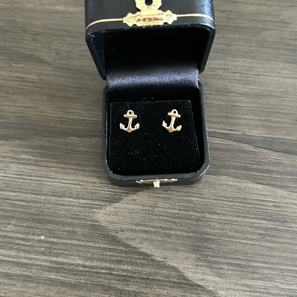 Gold anchor earrings